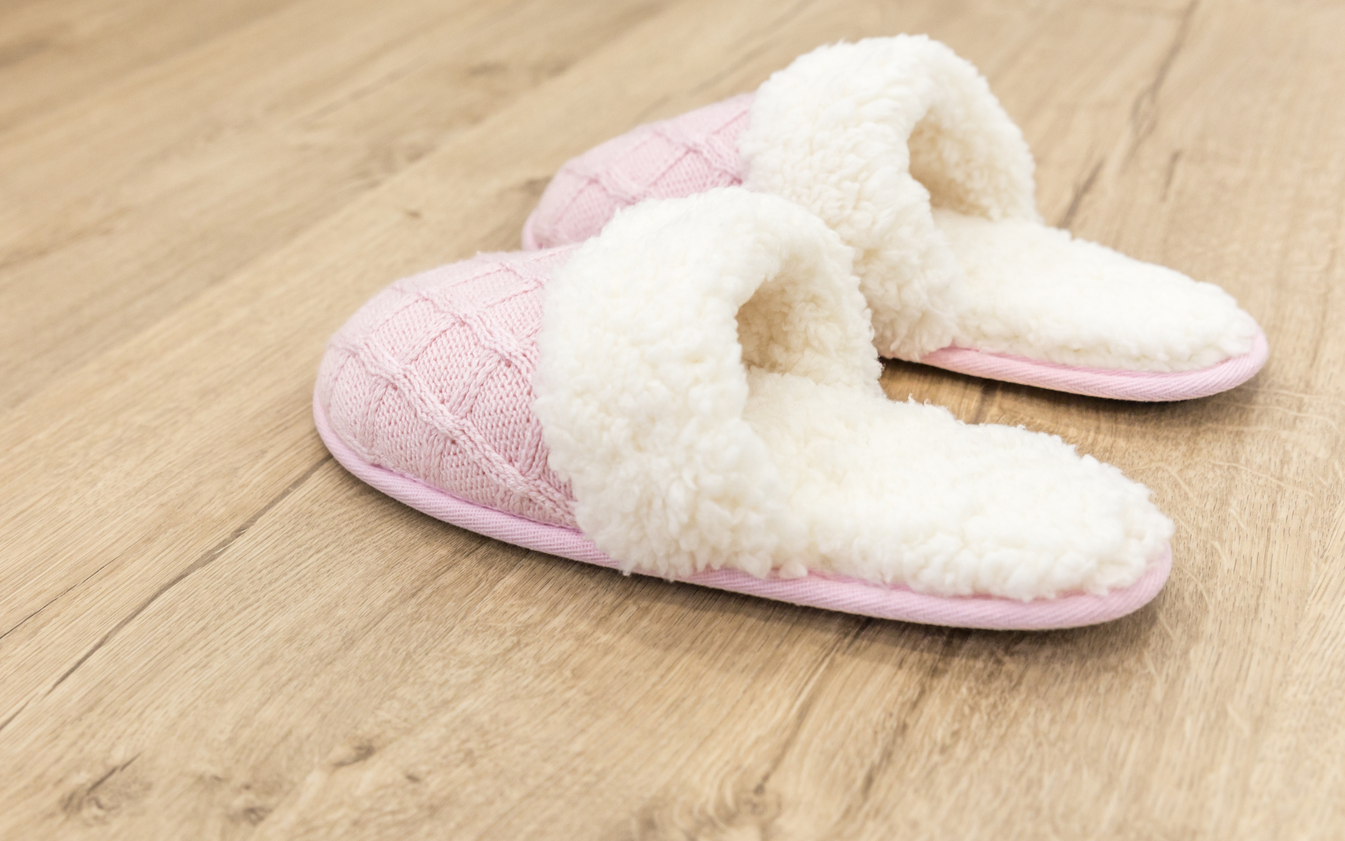 How to Choose the Perfect Indoor Slippers for Year-Round Comfort