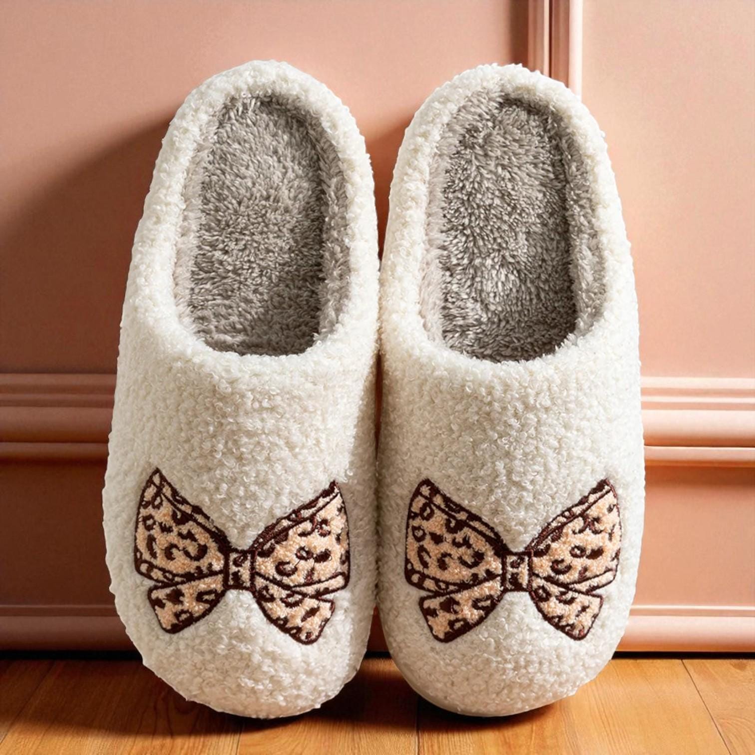 Women’s Pretty Bow Plush Slippers