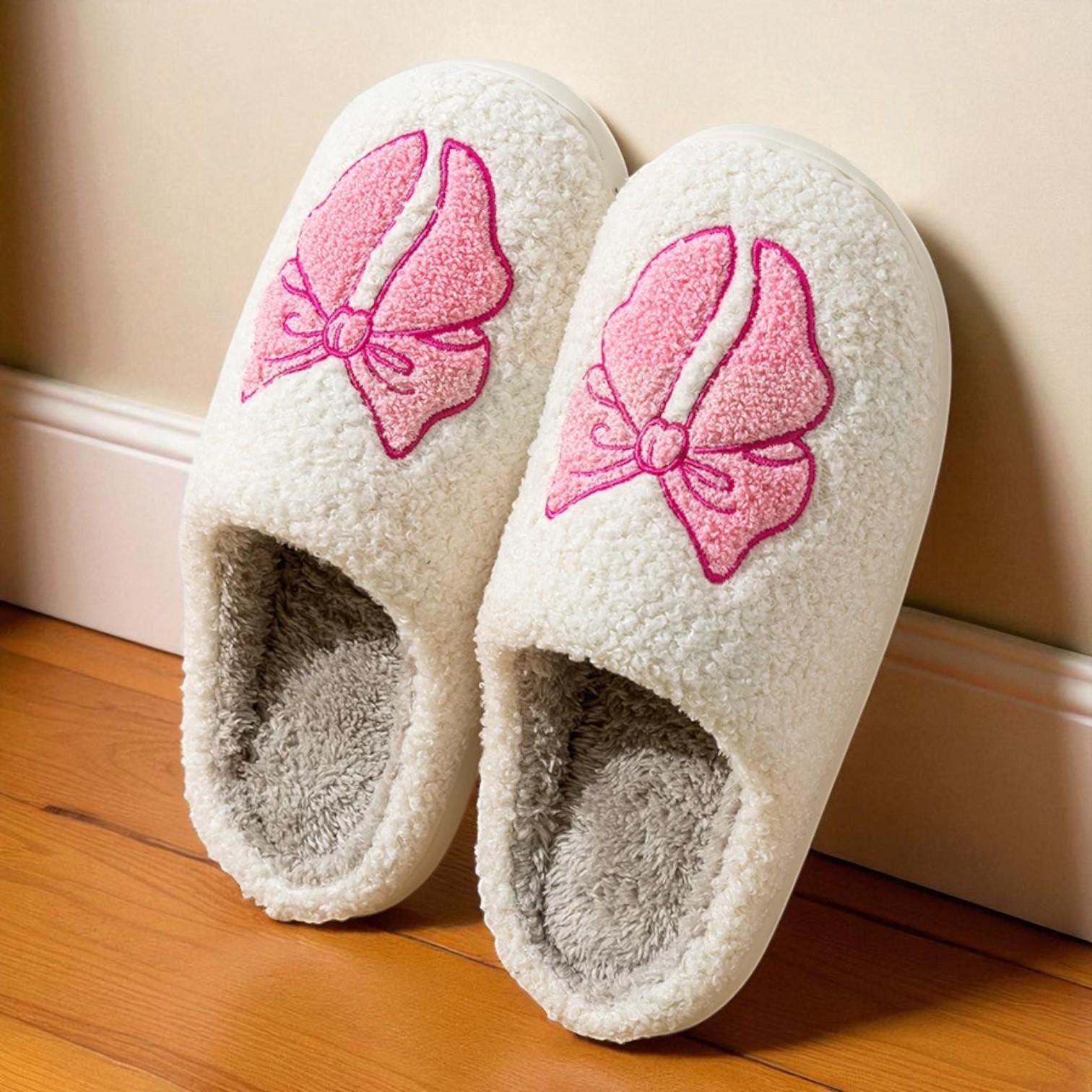 Women’s Pretty Bow Plush Slippers